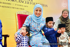 Queen celebrates Aidilfitri with 100 cancer fighters