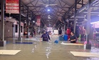 Medan selera di PJ dilanda banjir kilat, air cecah 1.2 meter