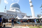 Masjid Shah Alam korban 28 ekor lembu, Sultan Selangor turut menyumbang