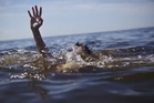 Kanak-kanak warga Indonesia dikhuatiri lemas jatuh sungai