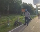 疑不满被鸣笛用切肉刀砍人 中年男骑士被捕