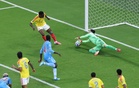 Muñoz strike sends Colombia into World Cup Round of 32