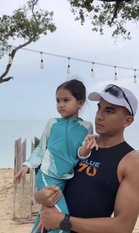 “Bahagia Bukan Cuma Harta, Status Atau Pangkat” – Hantaran Syed Saddiq Undang Perhatian