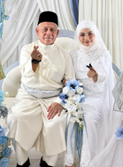 Lagenda Bola Sepak Usia 72 Tahun Sah Kahwini Gadis 20 Tahun