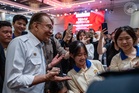 PM Anwar beri lampu hijau! Mahasiswa bebas kritik kerajaan, termasuk di media sosial