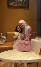 Fatima miliki beg tangan Hermes Kelly, netizen terkejut mula persoal harga – “Ni baru betul anak Fazura”