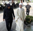 Adira terkejut, Dato Red tuntut RM100,000 syarat batalkan kes rujuk -“Tergamak dia ya”
