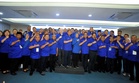 Calon BN Johor lafaz baiah pegang al-Quran, janji kekal setia tanpa lompat parti jika menang
