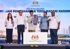 Detik bersejarah! Proton S70 rasmi jadi teksi baharu, pemandu kini tak perlu pajak lagi