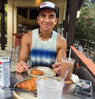 Netizen tak keruan ‘zoom’ telefon Syed Saddiq, foto Bella Astillah di belakang ‘casing’ jadi perhatian