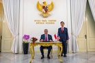 Jerebu: Tunggu izin Prabowo, Malaysia tawar pesawat, helikopter & 52 anggota bantu Indonesia