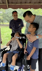 “Merdeka ni jadi manis…” – Sim janji tunai impian keluarga anak palsi serebrum bercuti di KL
