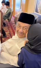 “Dah boleh bercakap, mahu makan” – Marina kongsi perkembangan terkini Tun Mahathir