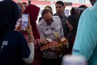 Tanggung subsidi, kekalkan harga petrol? PM Anwar tegaskan lebih baik kerajaan terbeban, jangan rakyat!