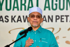'Sanusi wouldn't make racist remarks, PN also has non-Malay voters' — Shahidan