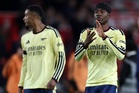 Arsenal snatch late win to keep pressure on Man City
