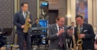 Momen Santai Anwar Nyanyi "My Way" Diiringi Saksofon PM Thailand