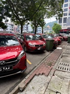 ‘Parking Pun Boleh Pening’ - Netizen Kongsi Deretan Kereta Warna Sama Buat Ramai Terhibur