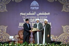 Anwar Terima Anugerah Kecemerlangan Yayasan Sheikh Abu Bakar