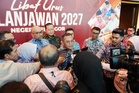 PH Hormati Kuasa Agong Dalam Isu Pengampunan Najib - Amirudin