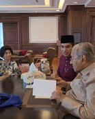 Syed Saddiq Hantar Kad Jemputan Kepada Tun Mahathir & Isteri, Sempat Minta Petua Kahwin