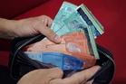 Purata Gaji, Upah Bulanan Rakyat Malaysia Naik 4.1 Peratus Kepada RM3,803 Tahun Lepas
