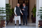Keakraban Anwar Dan Modi Terserlah Dalam Pertemuan Dua Hala