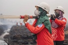 Power Of Mama! Para Ibu Di Kalimantan 'Turun Padang', Bantu Kawal Kebakaran