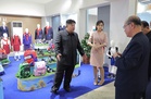 Kemunculan Kim Jong Un Di Pameran Pakaian Tepis Khabar Angin Kematiannya