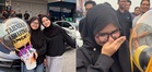 Tak Sampai Setahun Bekerja, Wanita Berjaya Beli Kereta Diraikan Rakan Sekerja