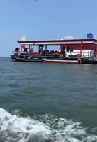 Bukan Di Darat, Stesen Minyak Pertamina Ini Terapung Di Tengah Air Di Kalimantan
