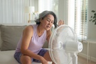 Is a fan or air conditioner better for keeping cool in the heatwave?
