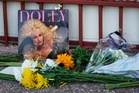 Bulletin AM briefing: Country legend Dolly Parton dies aged 80 following ‘brief battle’ with cancer