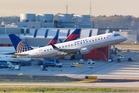 Texas flight forced to make dramatic U-turn after windshield cracks
