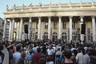 France hosts street music festival despite worsening heatwave