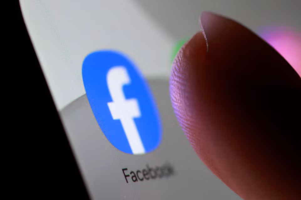 Facebook restored after access disruption