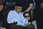 Tujuh dekad bersama, air mata Tun M iringi perjalanan akhir Siti Hasmah