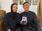 [VIDEO] ‘Saya cuma mahu lihat jenazah anak saya buat kali terakhir’ 