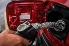 Harga runcit diesel turun 10 sen, RON95 turun 15 sen