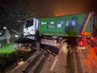 Enam maut, kereta masuk laluan bertentangan dan bertembung lori