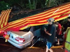 Kereta masuk laluan salah rempuh Honda City, gerai durian