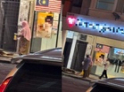 Budak sekolah pun kena ‘paw’ mak cik tudung pink