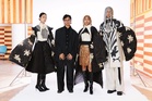 Karakter catur dalam helaian fesyen futuristik