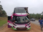 Bas bawa pelajar tahfiz bertembung treler