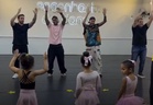 Demi anak, Neymar menari balet