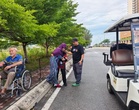 Cucu masuk perbarisan, nenek datang bertongkat, atuk berkerusi roda