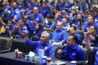 [VIDEO] Wisma UMNO meriah, BN dahului 18 kerusi