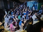 PATI berkain pelikat terjun lombong