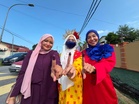Tiga beradik tampil berbaju patriotik, curi tumpuan ketika mengundi