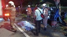 Tersepit hampir sejam, pemandu Vios maut langgar pokok
